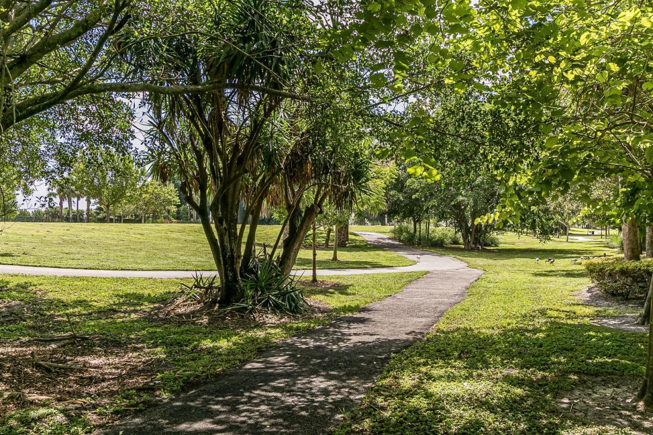 950 Hillcrest Drive , Unit 514, Hollywood, FL 33021 Photo