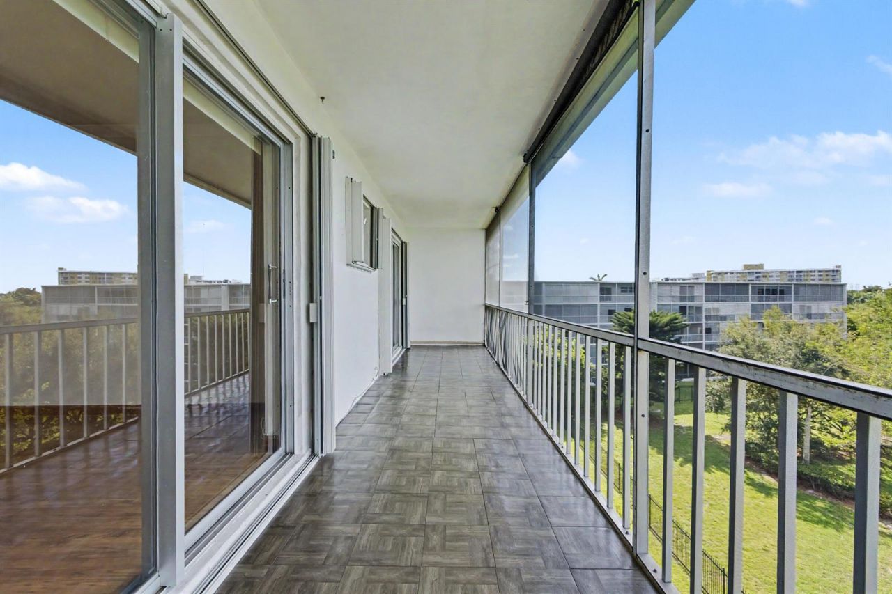 950 Hillcrest Drive , Unit 514, Hollywood, FL 33021 Photo