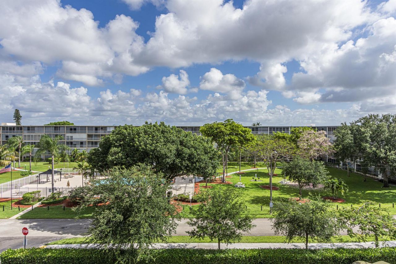 950 Hillcrest Drive , Unit 514, Hollywood, FL 33021 Photo