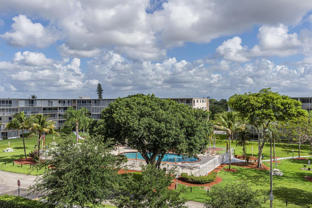 950 Hillcrest Drive , Unit 514, Hollywood, FL 33021 Photo