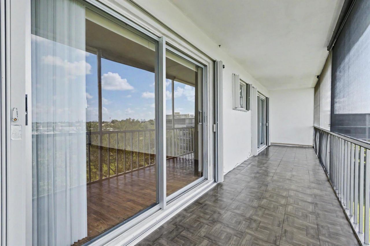 950 Hillcrest Drive , Unit 514, Hollywood, FL 33021 Photo