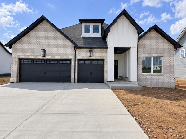 214 Low Plains Ln, Clarksville, TN 37043