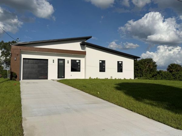 515 Kingsbury Lane , Lehigh Acres, FL 33974