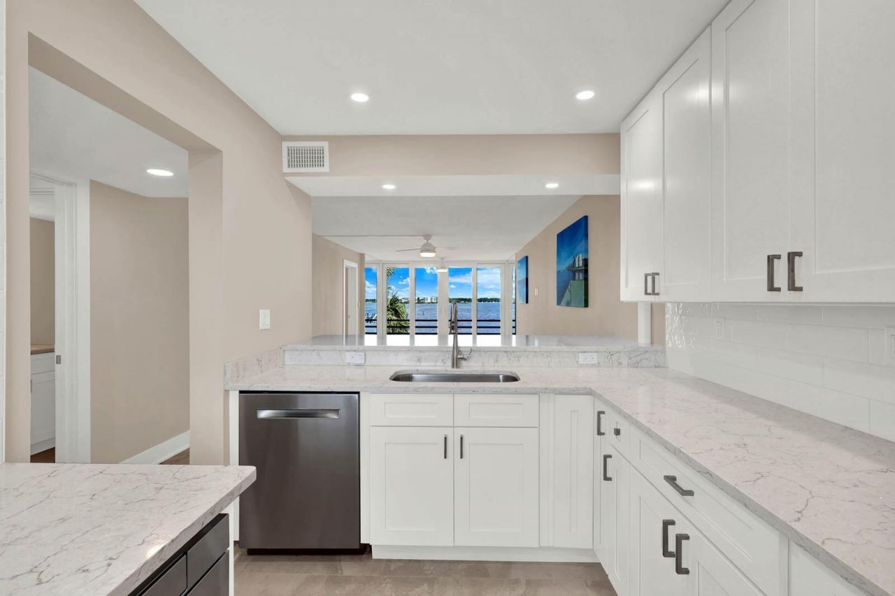 1950 SW Palm City Road , Unit 14-305, Stuart, FL 34994 Photo