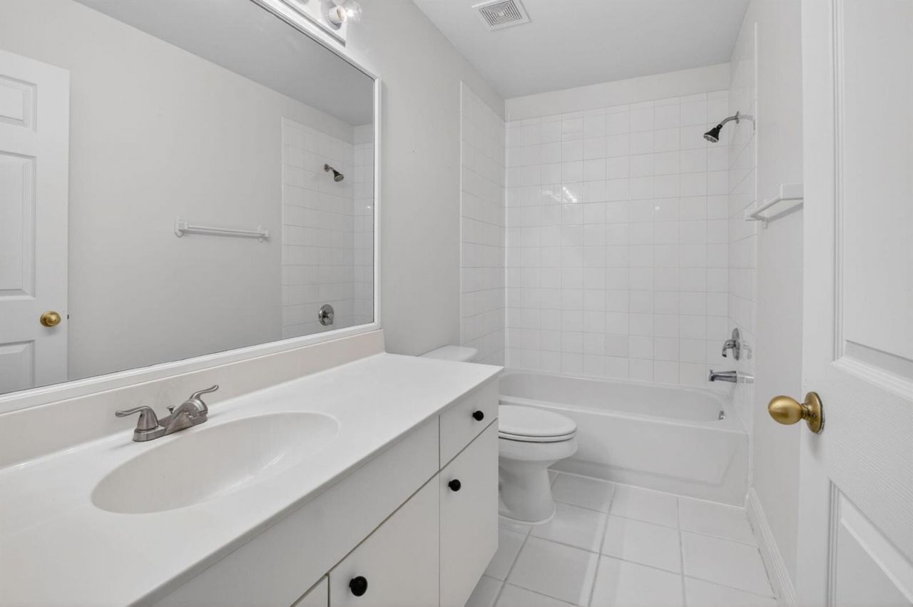6410 Park Lake Circle , Boynton Beach, FL 33437 Photo