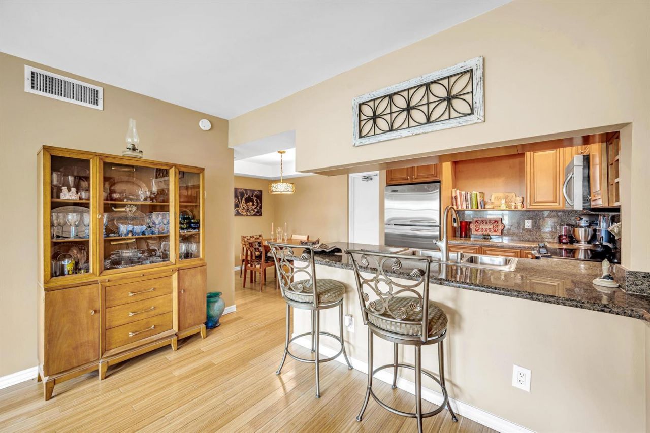 615 NE 12th Avenue , Unit 312, Fort Lauderdale, FL 33304 Photo