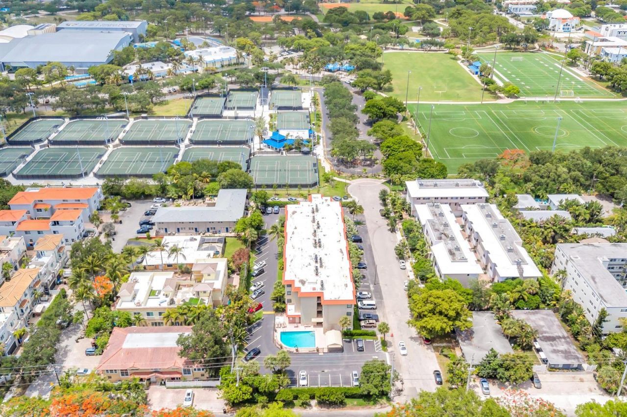 615 NE 12th Avenue , Unit 312, Fort Lauderdale, FL 33304 Photo