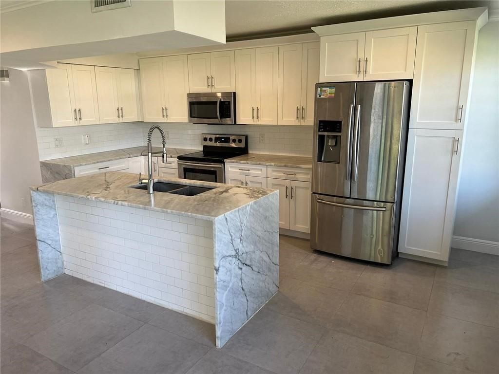 9015 W Sunrise Boulevard , Plantation, FL 33322 Photo