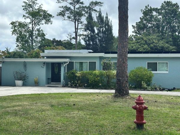 800 Ivory Lane , Haverhill, FL 33415