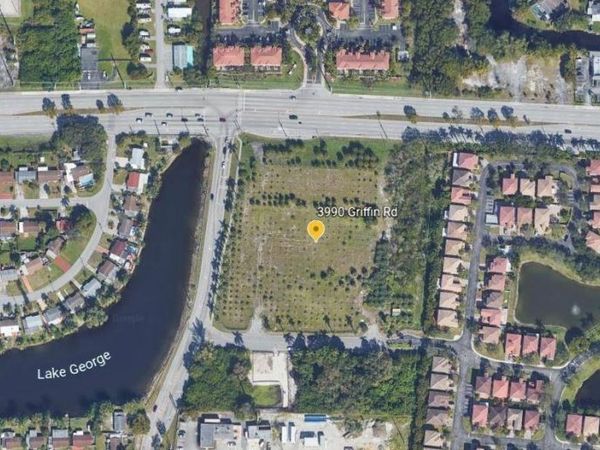 3990 Griffin Road , Hollywood, FL 33312