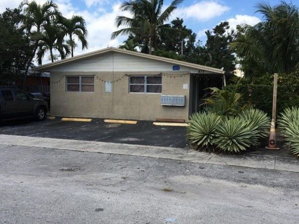 417 SE 12th Court , Unit 6, Fort Lauderdale, FL 33316
