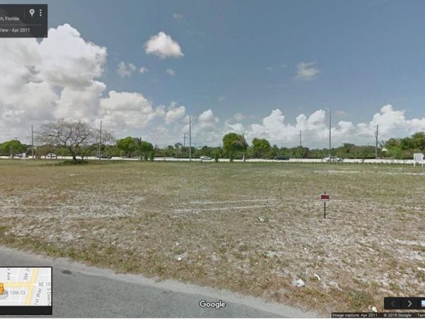 351 SW 10th Court , Deerfield Beach, FL 33441