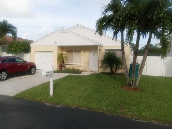 24 Hastings Lane , Boynton Beach, FL 33426