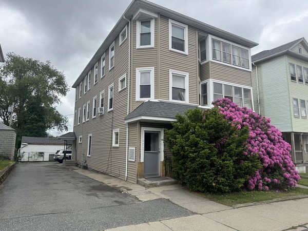 518 Grafton St, Worcester, MA 01604