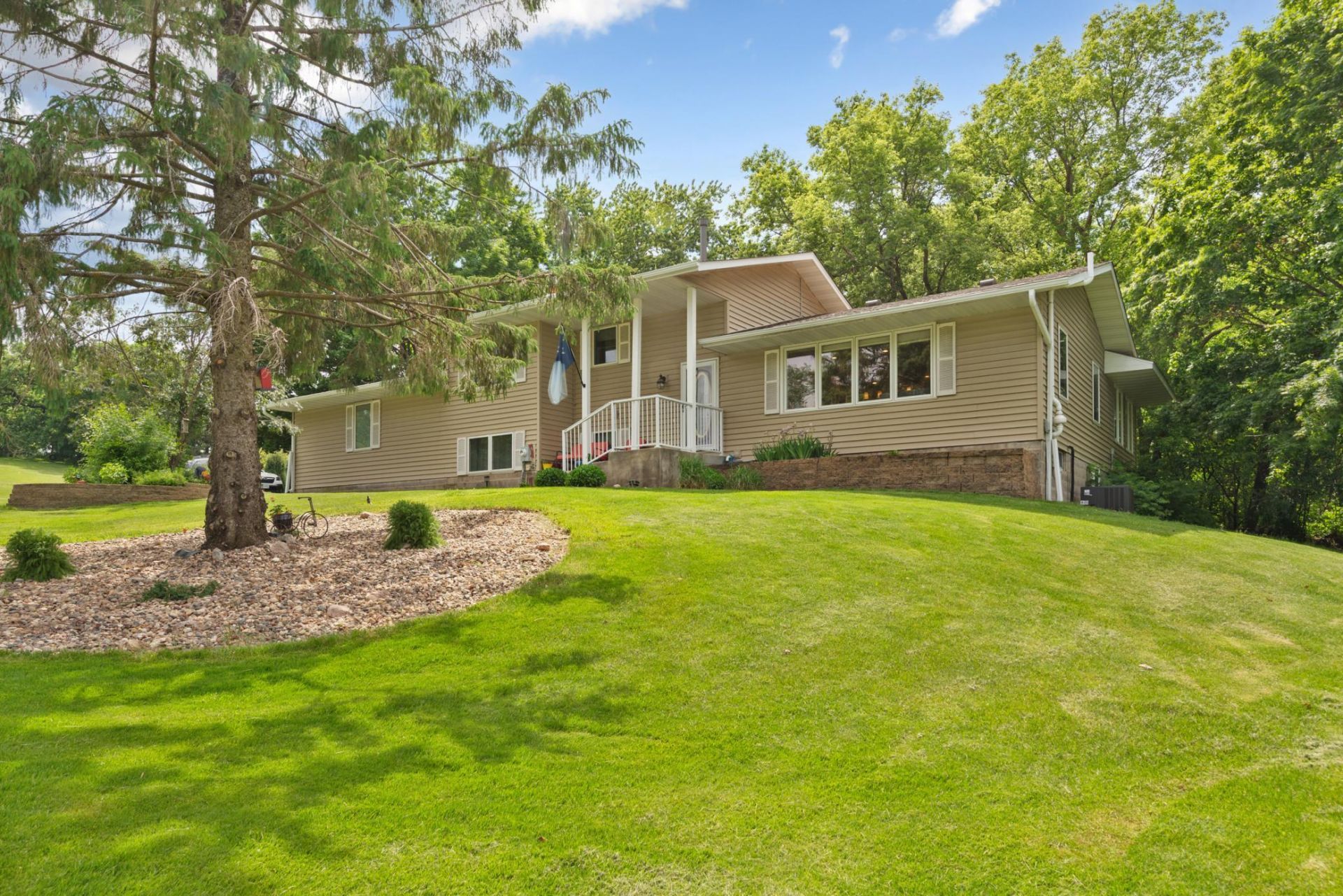 1320 11th Avenue NE, Faribault, MN 55021