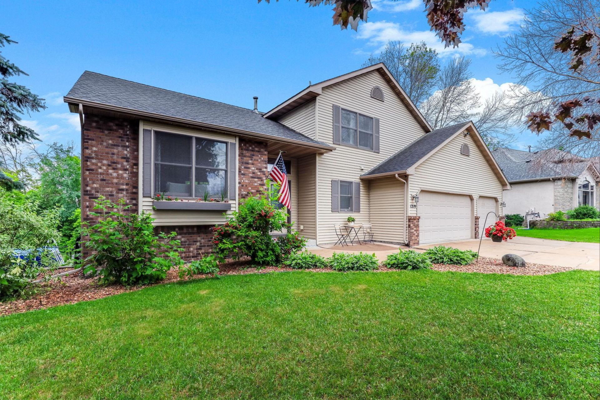 1219 15th Street SE, Forest Lake, MN 55025