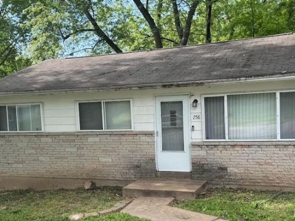 258 Becker Drive , Hazelwood, MO 63135
