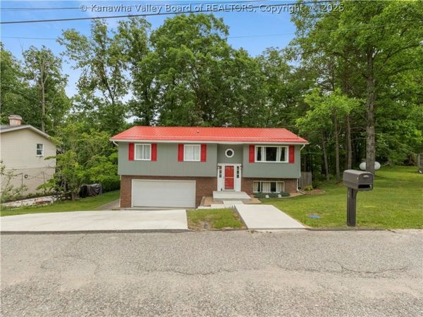 10 Barberry Lane, Clendenin, WV 25045