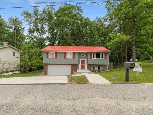 10 Barberry Lane, Clendenin, WV 25045