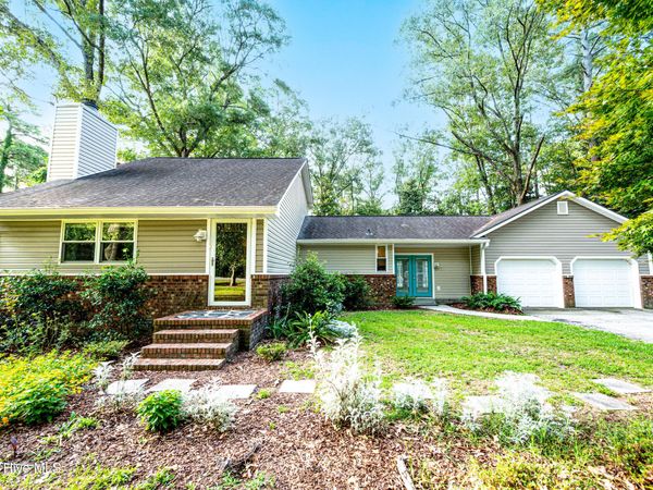 512 Haywood Creek Drive, Trent Woods, NC 28562