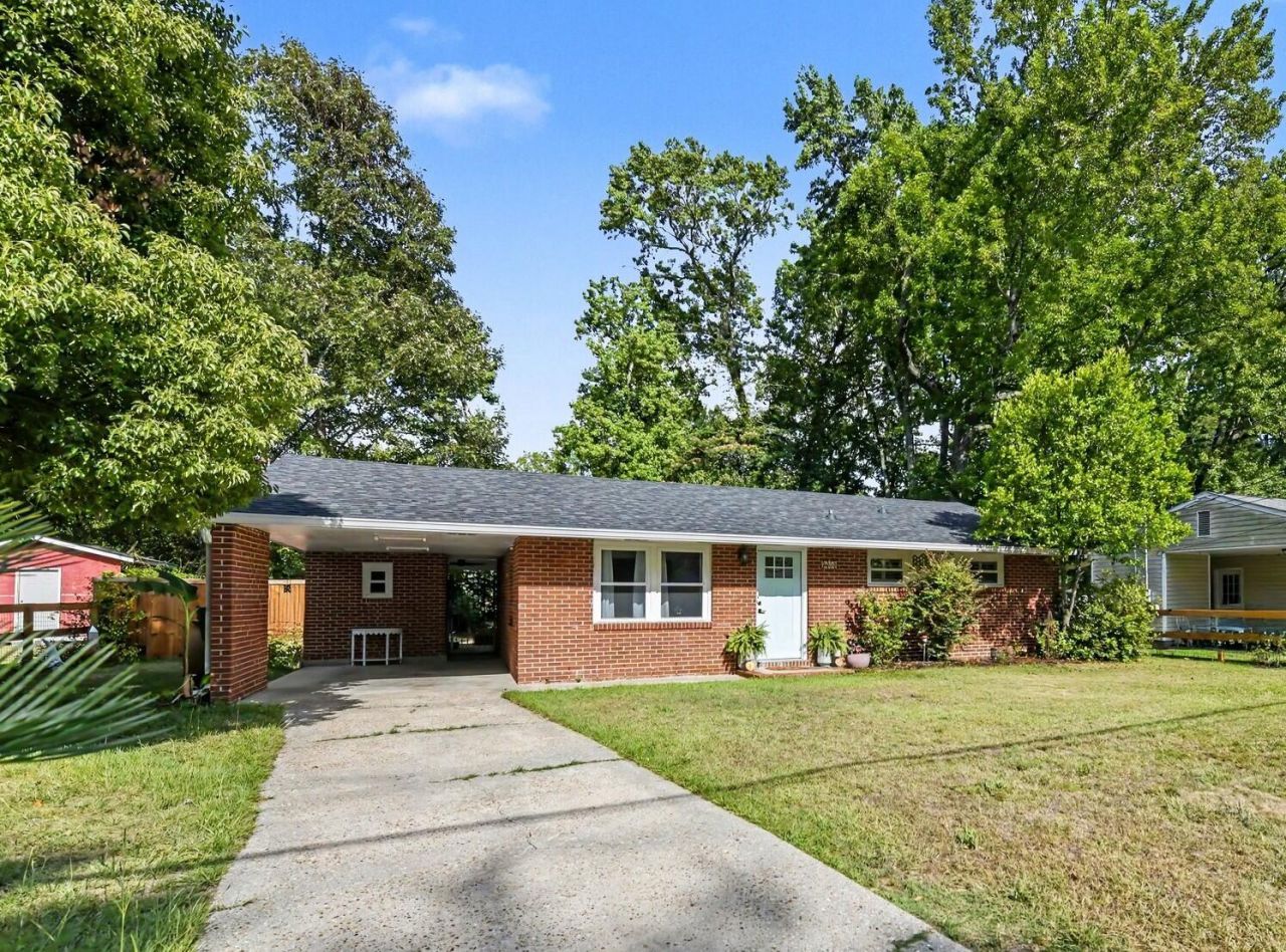2633 Dellwood Avenue Photo 3