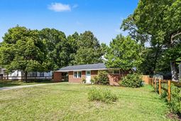 2633 Dellwood Avenue photo 4