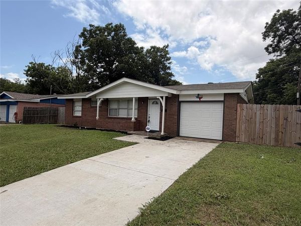 2514 Greenway Street , Arlington, TX 76010