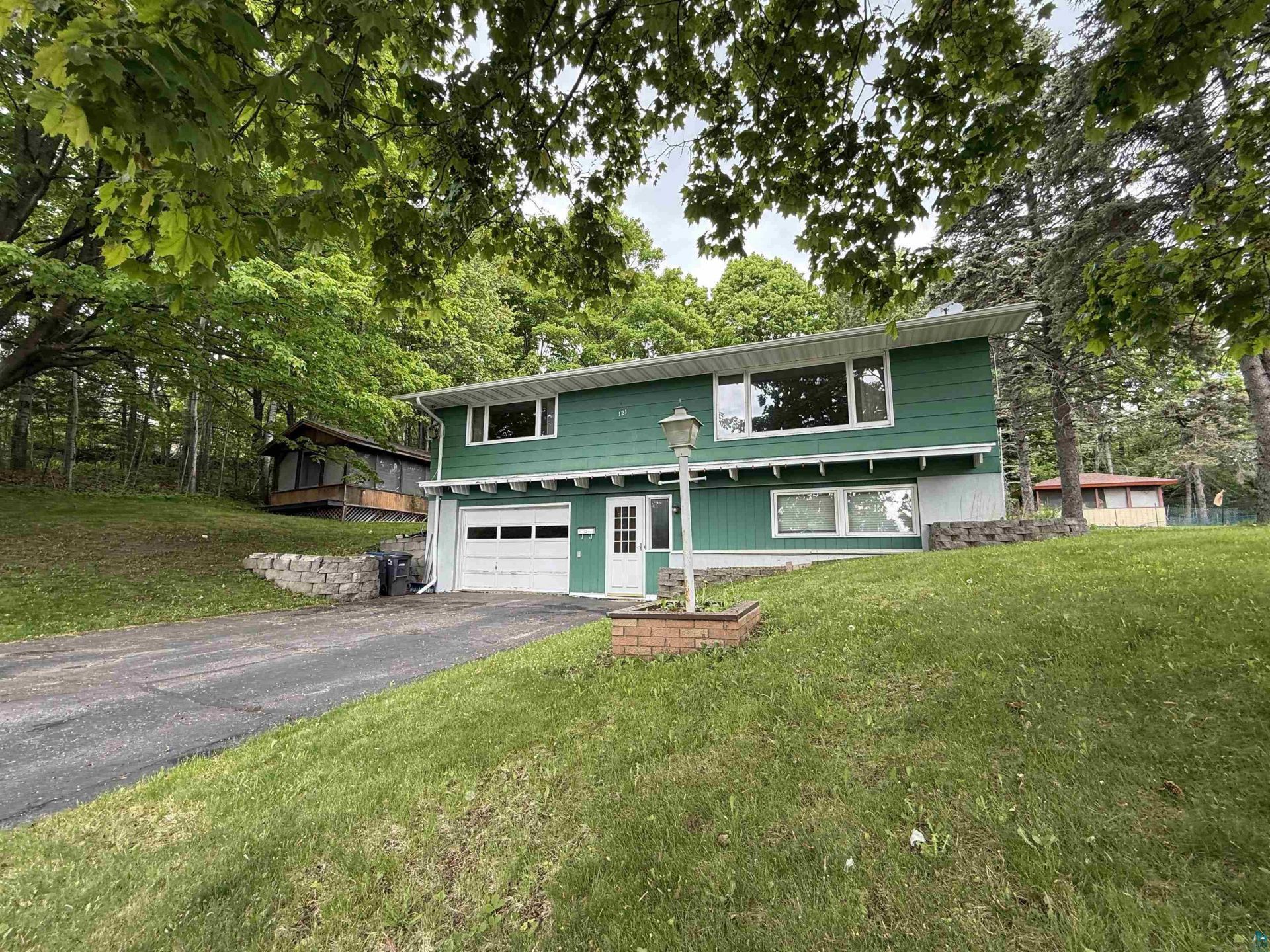 121 W Buffalo St, Duluth, MN 55811 Main Photo