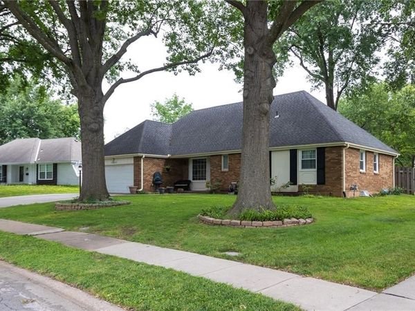 1400 SW CHARLESTON Street, Lee's Summit, MO 64081
