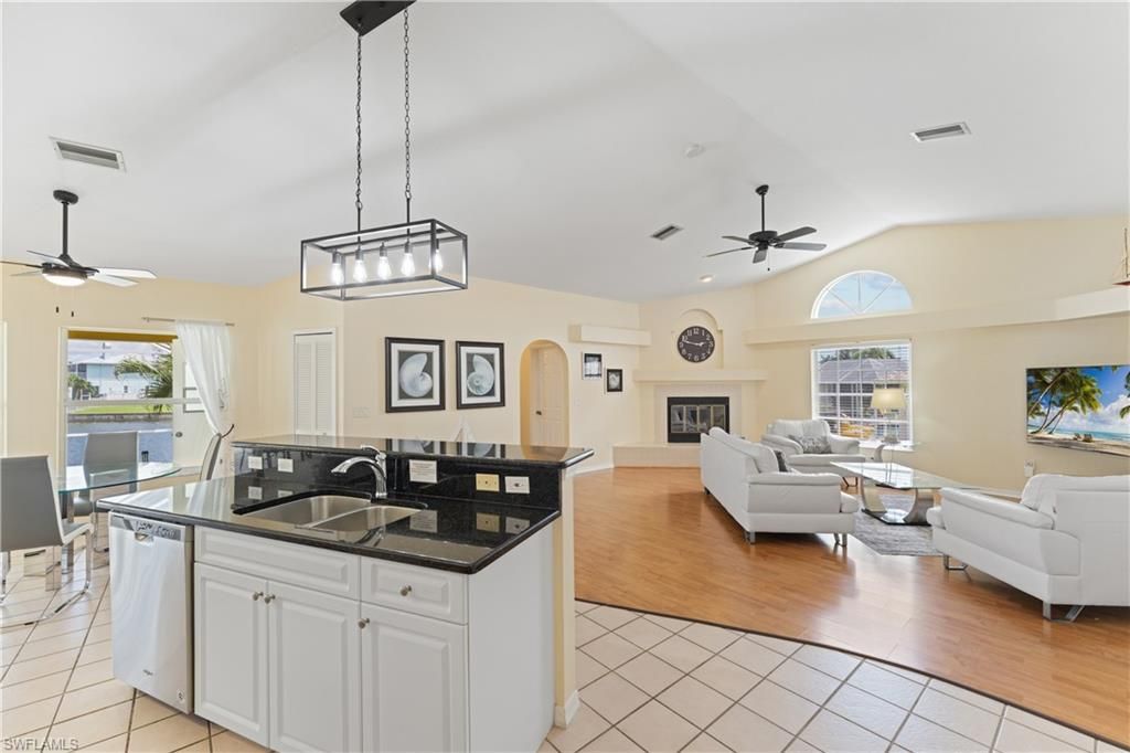 102 SW 9th St , Cape Coral, FL 33991 Photo