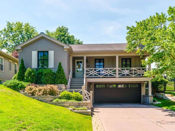 235 Coolidge Avenue , Barrington, IL 60010