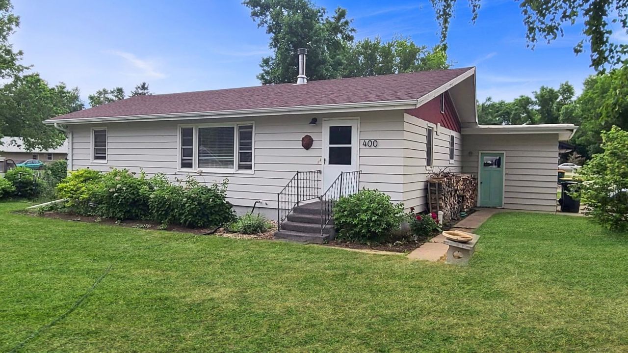400 Cottage Avenue, Hendricks, MN 56136