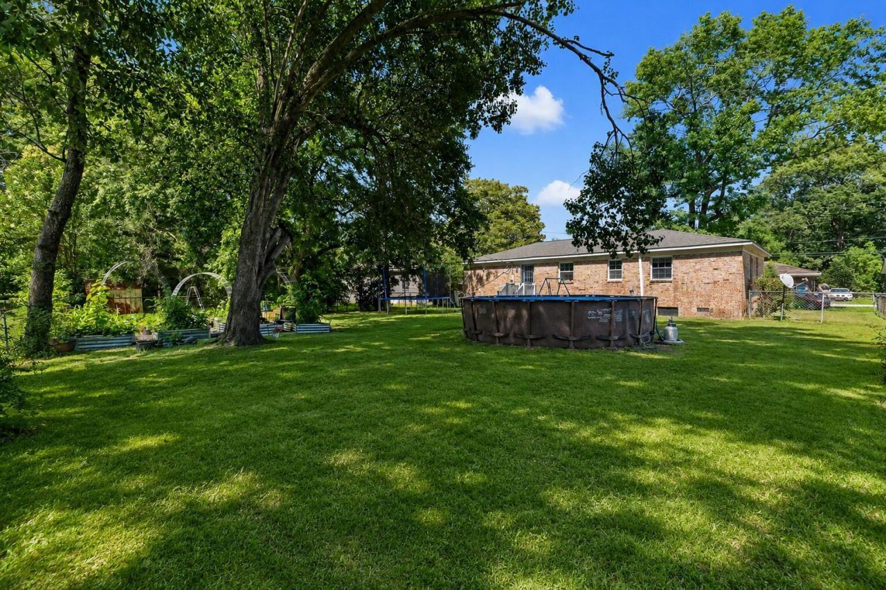 415 Mary Scott Drive Photo 10