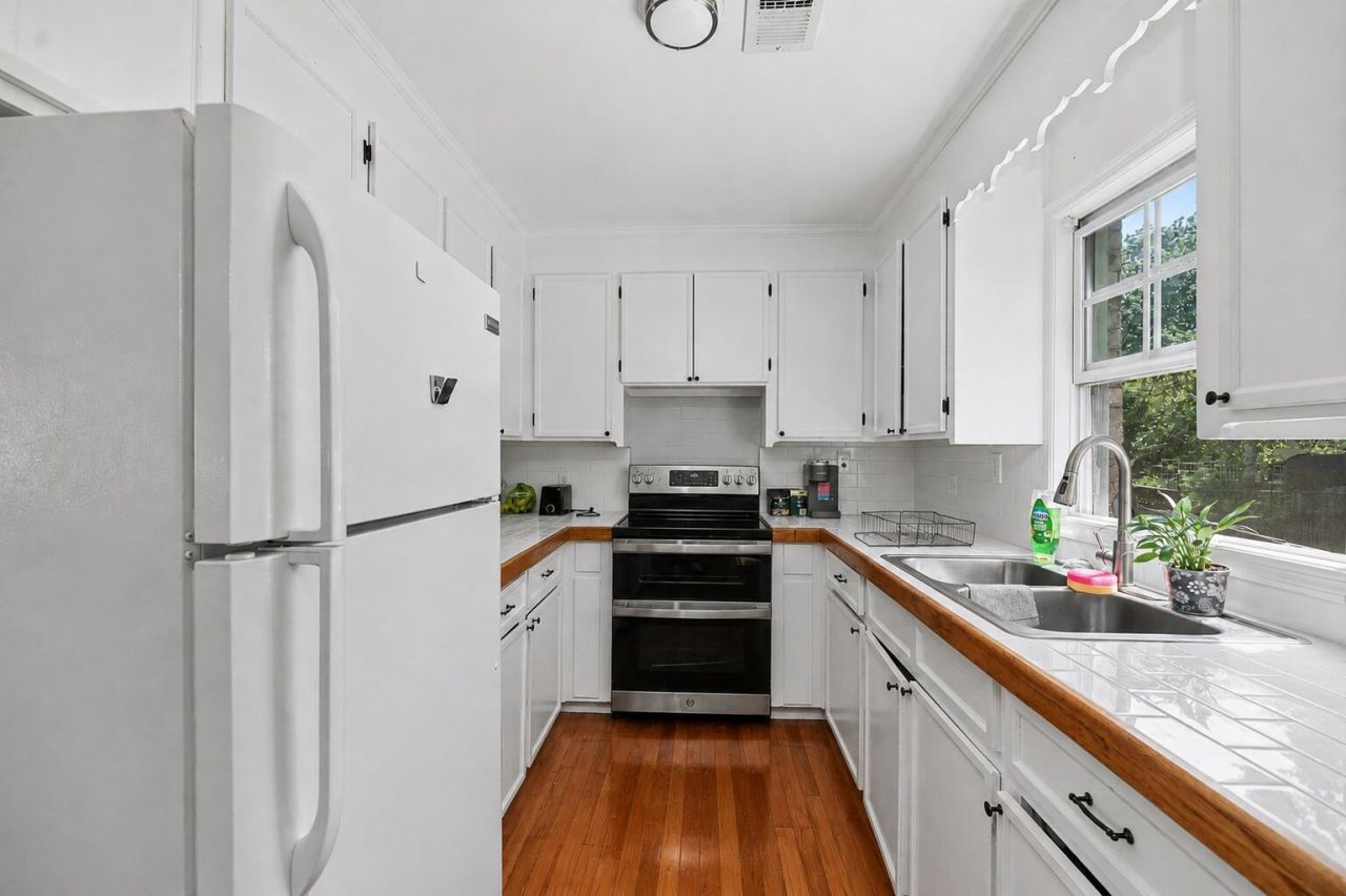 415 Mary Scott Drive Photo 4