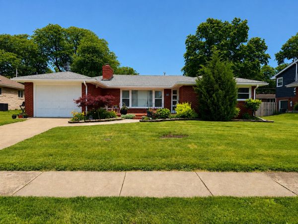 1812 Ave E , Sterling, IL 61081