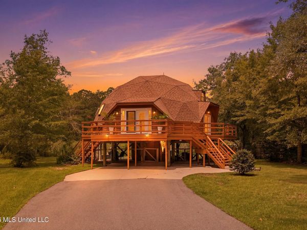 9017 W Simmons Circle, Ocean Springs, MS 39564
