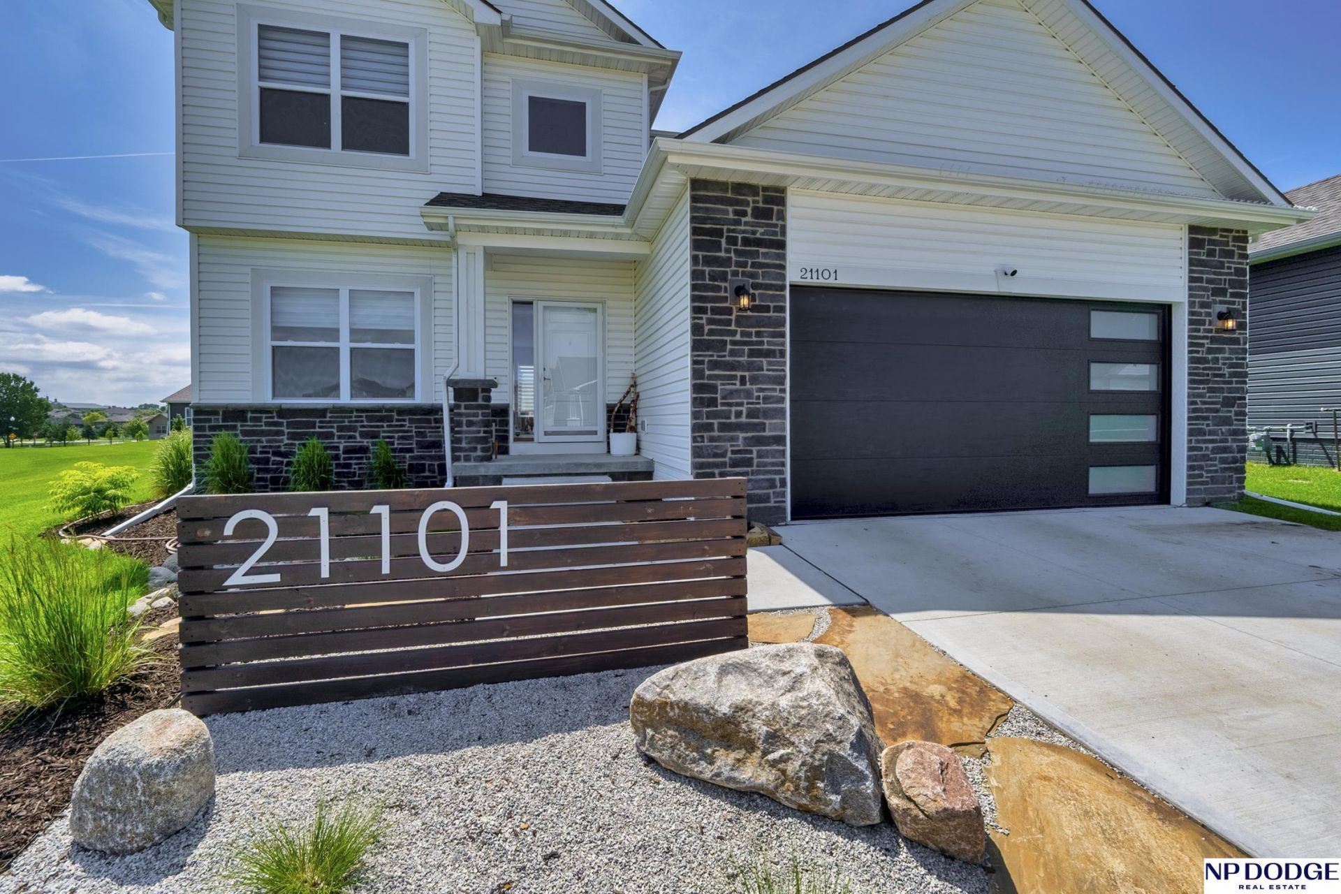 21101 Butler Avenue, Elkhorn, NE 68022