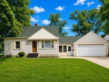 6424 50th Avenue N, Crystal, MN 55428