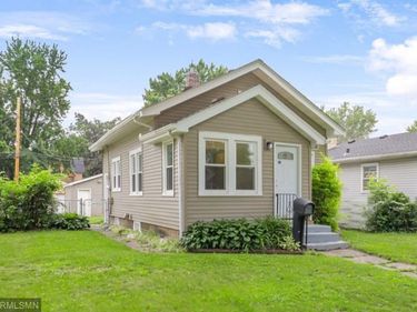 1868 Hawthorne Avenue E, Saint Paul, MN 55119