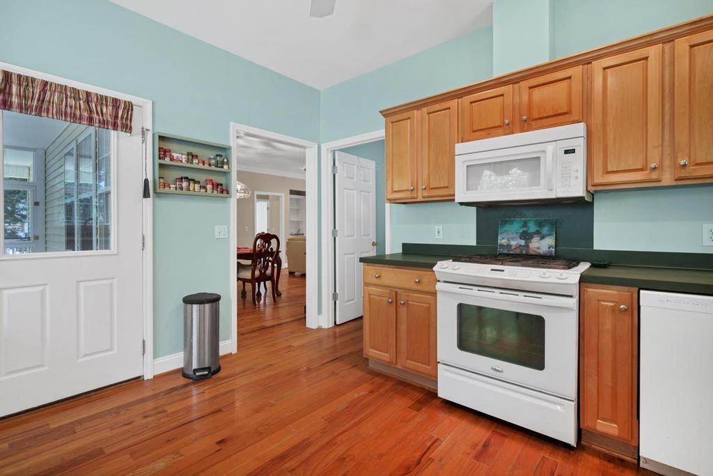 914 Claussen House Drive Photo 12