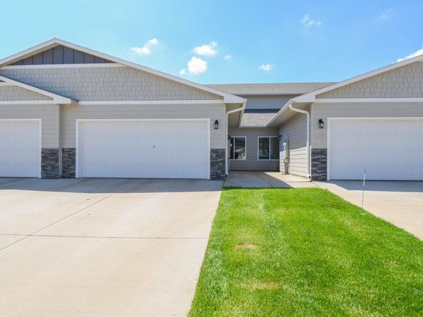 6152 S Alki Pl, Sioux Falls, SD 57108