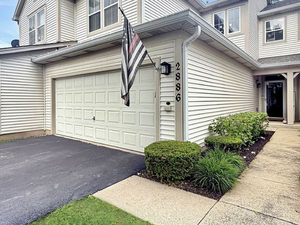 2886 Falling Waters Lane , Lindenhurst, IL 60046
