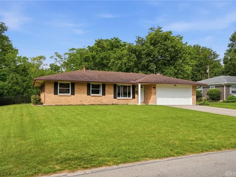 8032 Washington Park Drive, Miamisburg, OH 45459 Photo 2