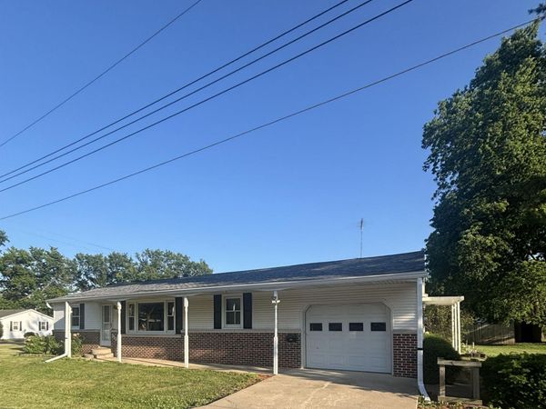 112 E MARKET Street, Yates City, IL 61572