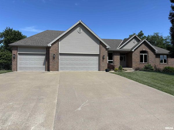 1231 Edinburgh Drive, Quincy, IL 62305
