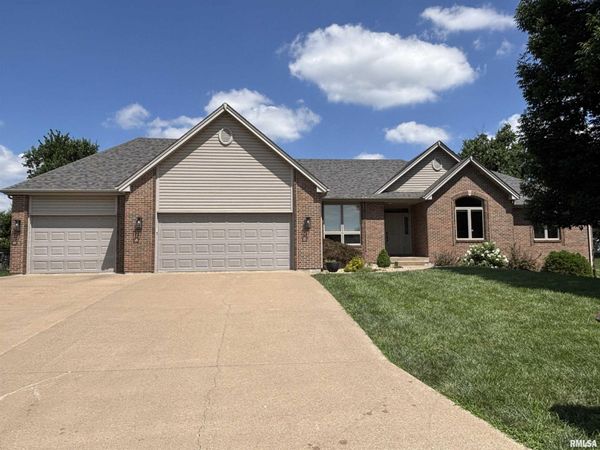 1231 Edinburgh Drive, Quincy, IL 62305