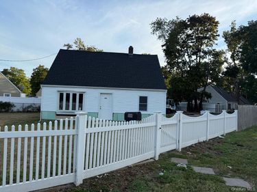 100 Wheeler Road , Central Islip, NY 11722