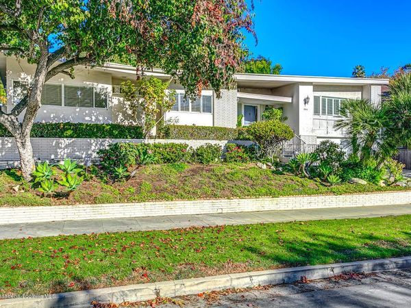 2511 Aberdeen Avenue, Los Angeles, CA 90027