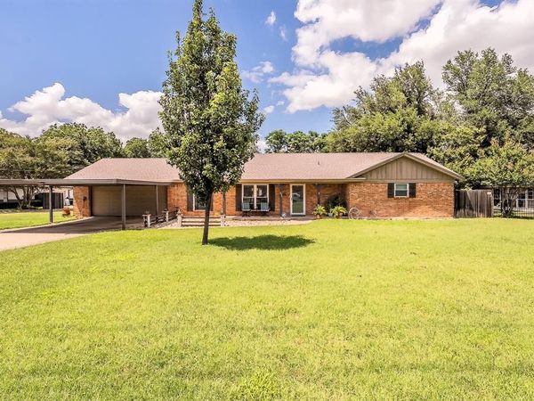 5004 Blackstone Drive, River Oaks, TX 76114