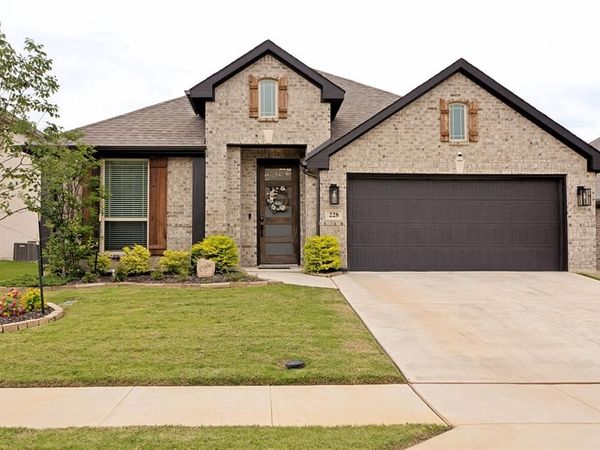 228 Shawnee Trail, Alvarado, TX 76009